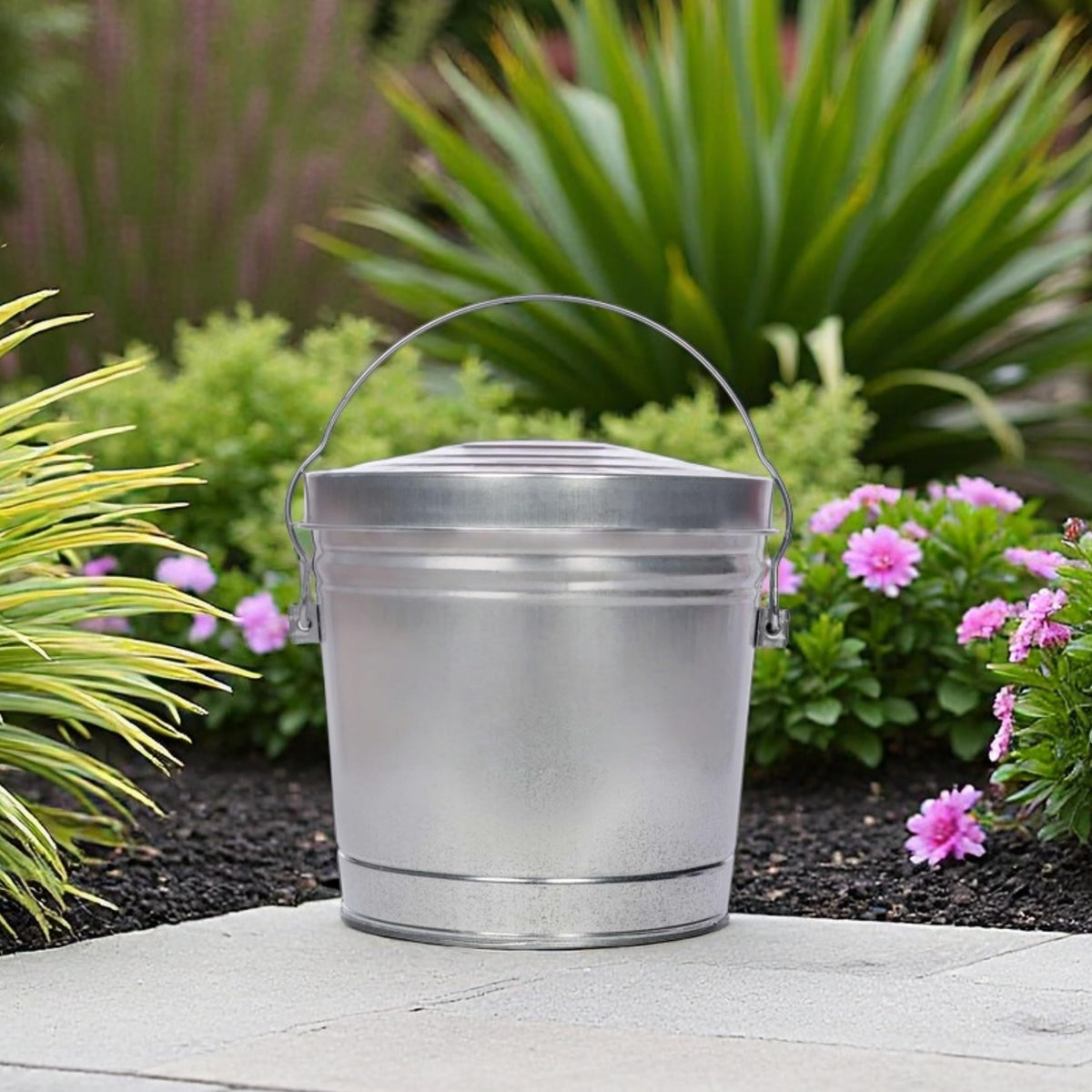 6-Gallon Galvanized Steel Storage Can with Locking Lid L721